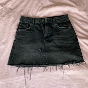 BDG BLACK MINI SKIRT